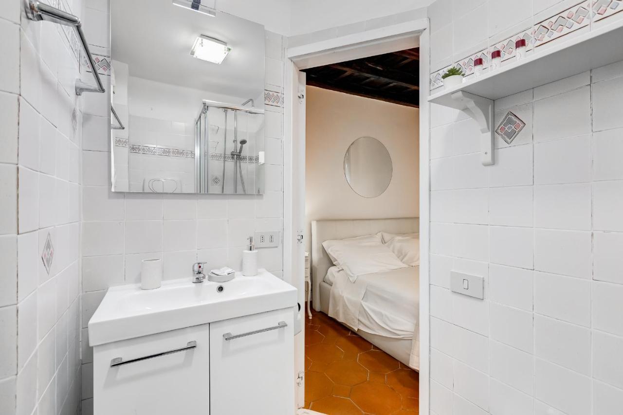 Apartment White Coronari Rom