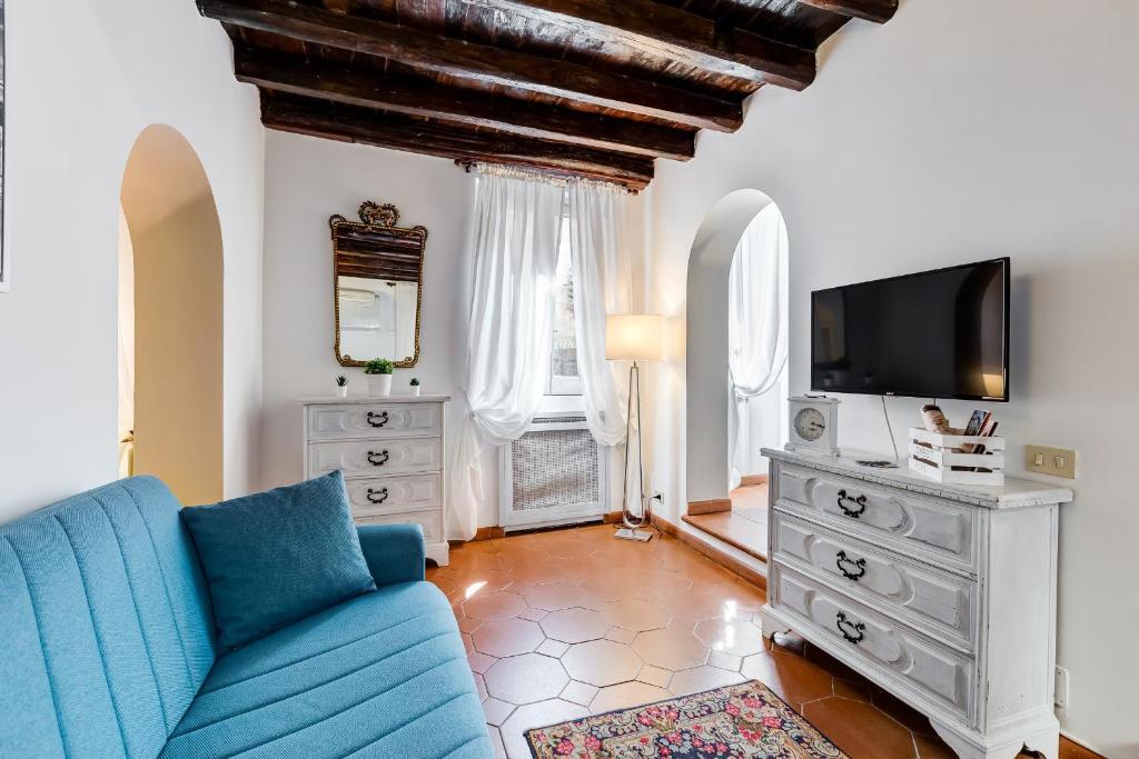White Coronari Apartment Rom
